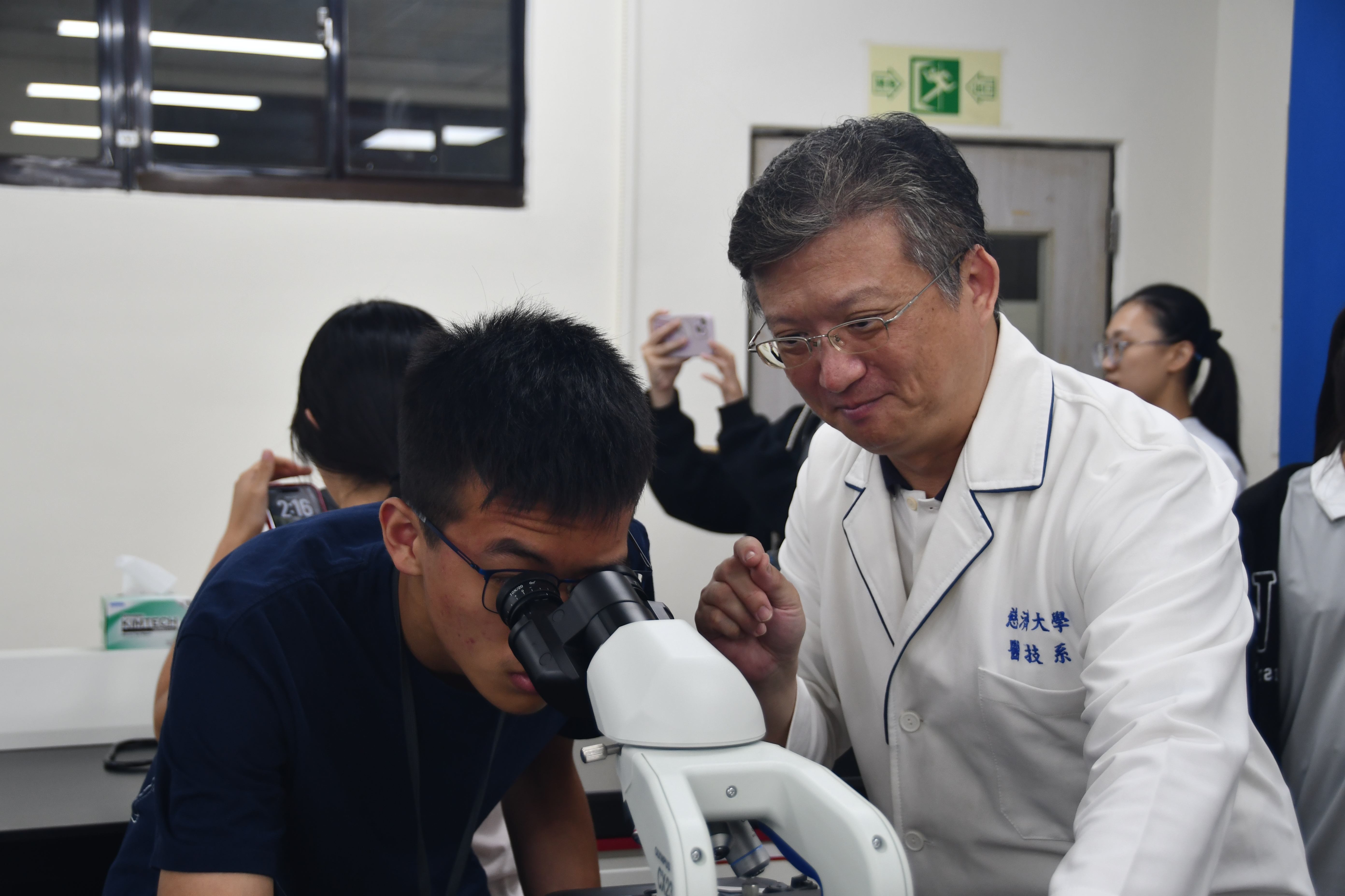 慈大醫學科學營登場 帶領高中生探索醫療職涯